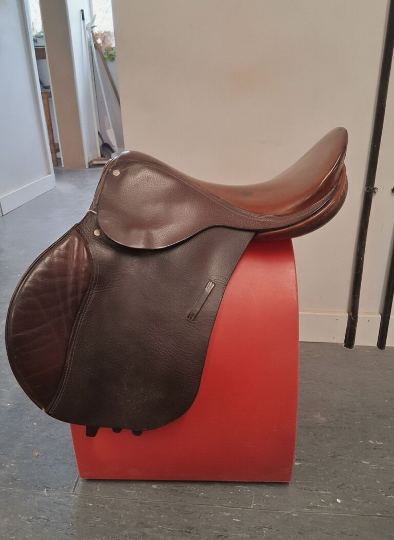 Brown leather jumping saddle for sale at The Newark Saddler